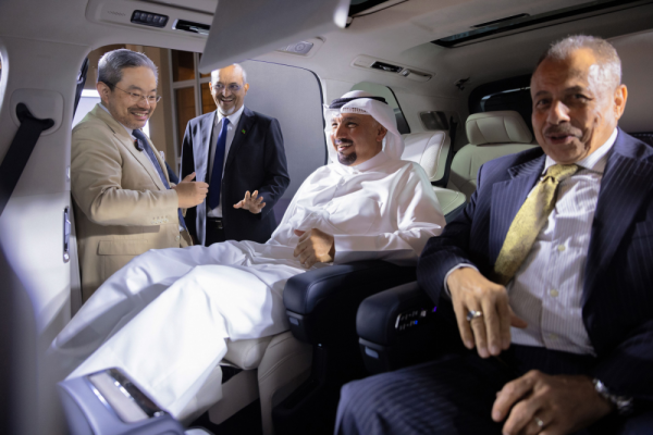 创赢盘交易 旗舰新一代! 极氪9X以技术创新重塑市场格局